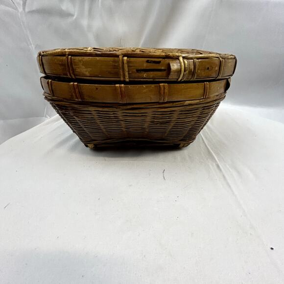 Bamboo and Rattan Vintage Basket with lid Unique 10" round 5" tall - Picture 9 of 9